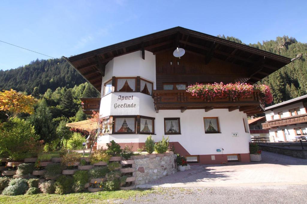 Apart Gerlinde See Camera foto